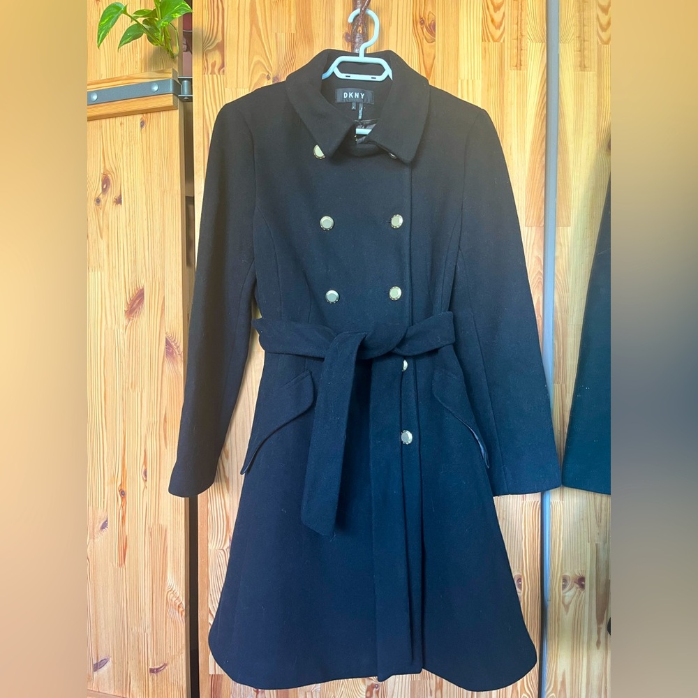 DKNY black wool belted peacoat (size 8) 💎